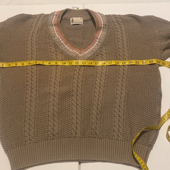 Vintage London Fog V neck cable knit sweater - Picture 6 of 9